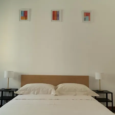 Three Bedroom In The Centre Of The Apartment *