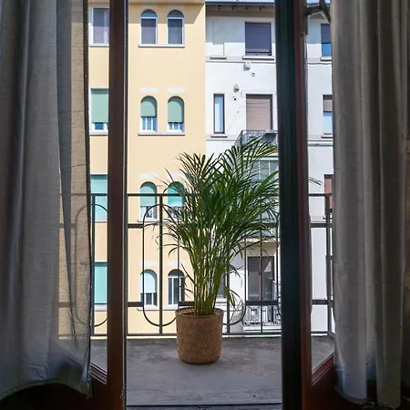 Three Bedroom In The Centre Of The Apartment *